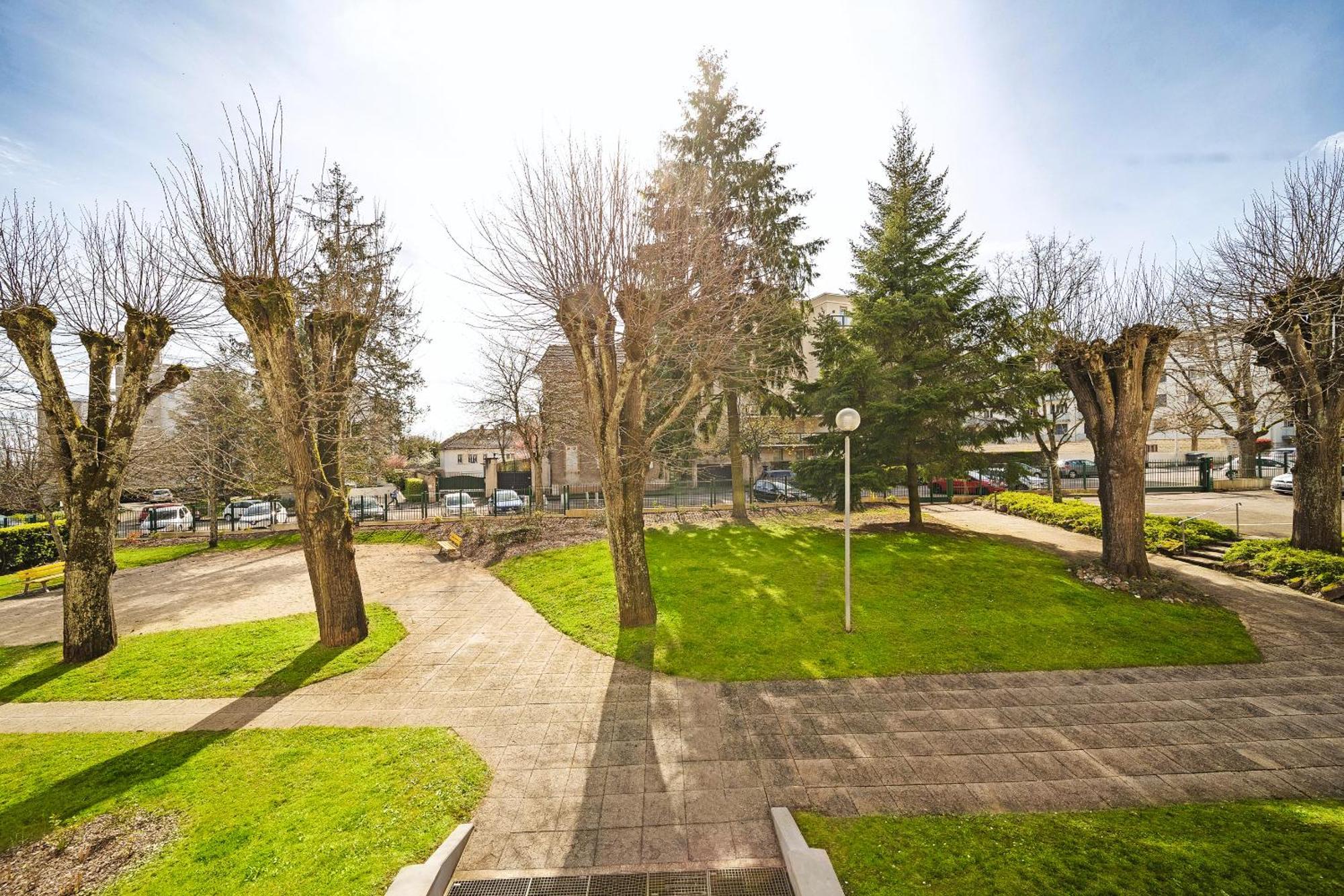 Appartement T5 Spacieux, Parking, Proche Gare Et Centre *